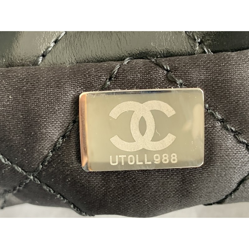 CHANEL 22 SMALL HANDBAG Black