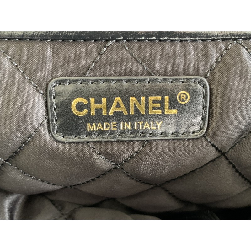 CHANEL 22 HANDBAG Black