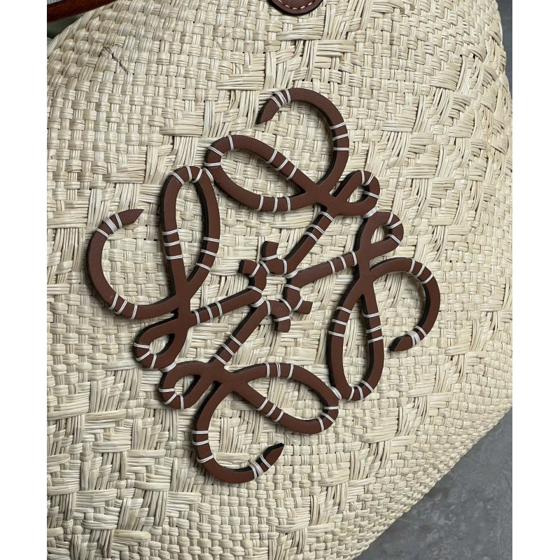 Medium Anagram Basket bag in iraca palm and calfskin