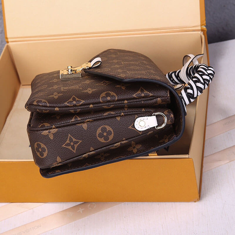 Louis Vuitton LV Pochette Metis Handbag