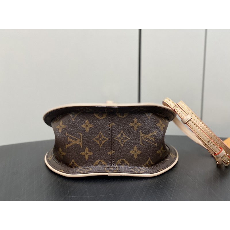 LOUIS VUITTON Around Me PM M47117