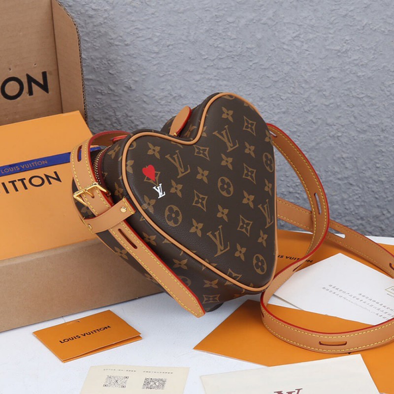 Louis Vuitton LV Game On Coeur